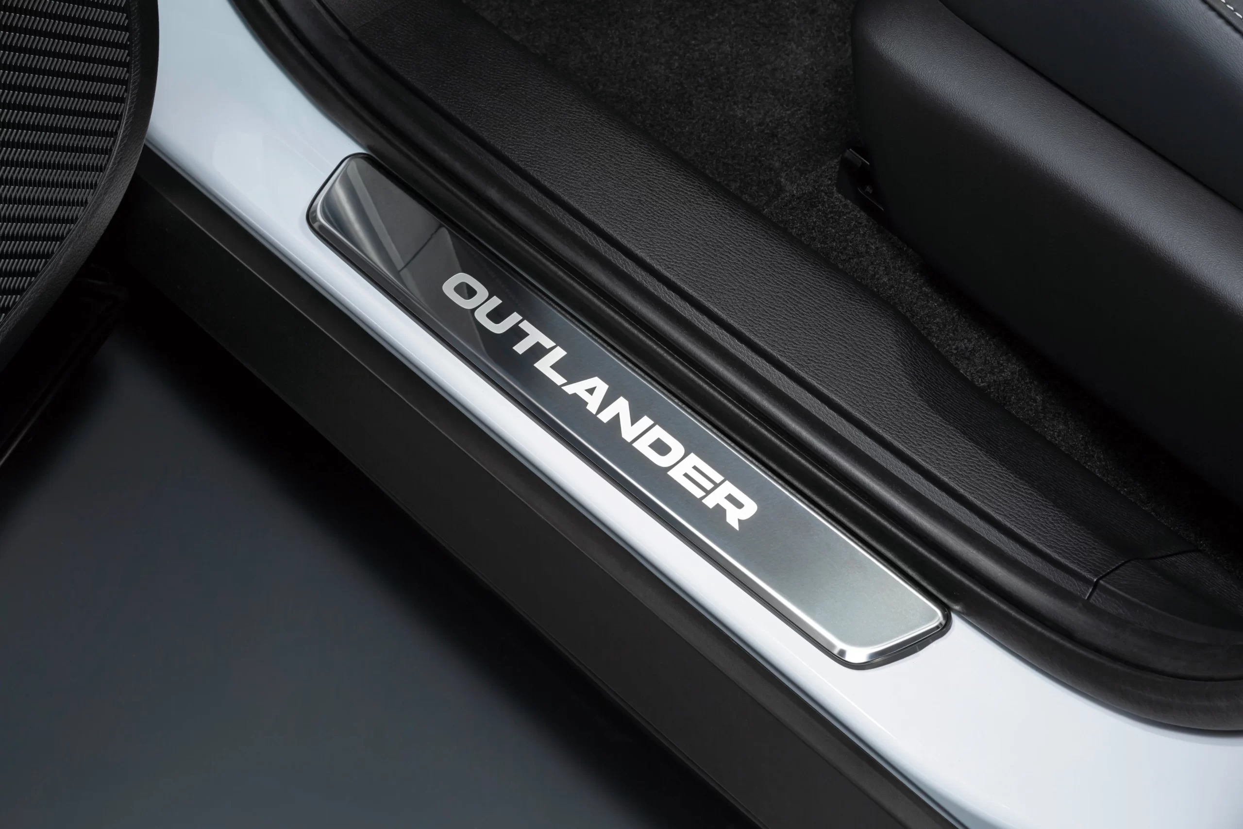 MZ527623EX Scuff plate Front scaled